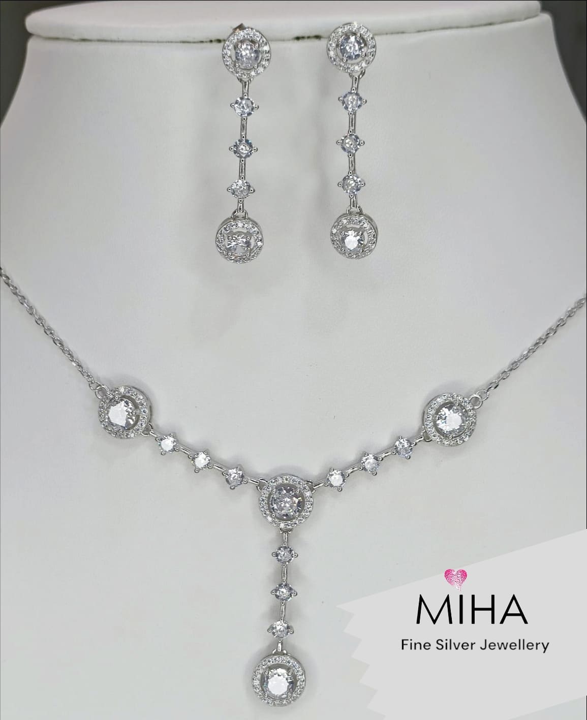 elegance at peak necklace set