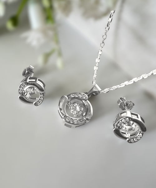 Movable Ziron Pendant Set With Chain