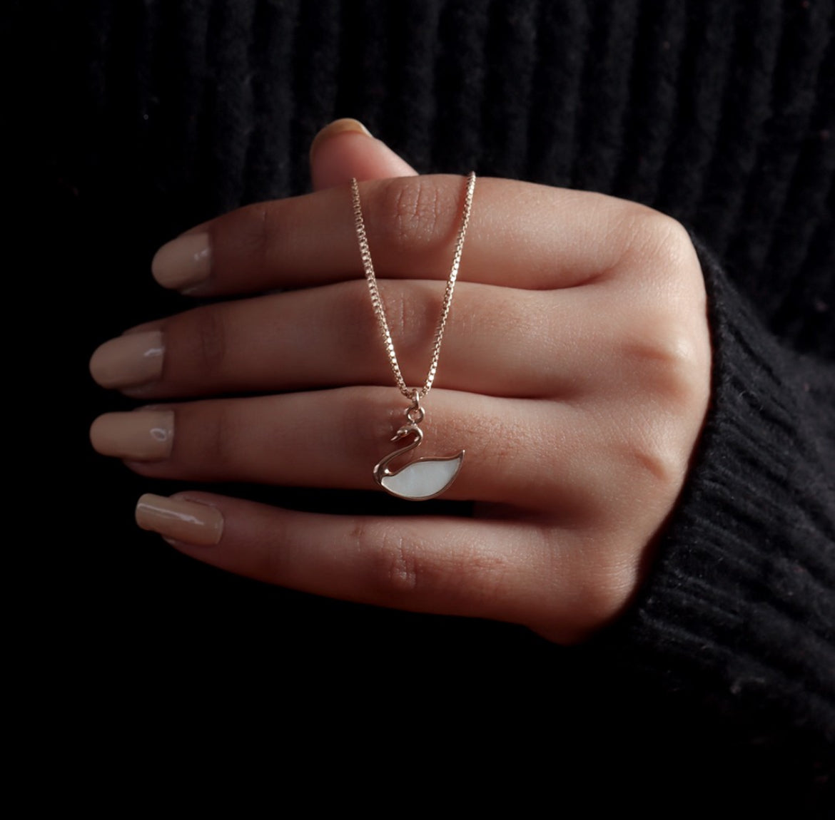 Swan necklace set