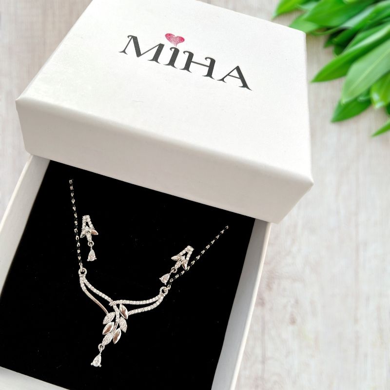 Floral Leaf Silver Mangalsutra