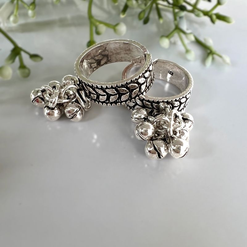 Leafy Oxidised Silver Toe Rings